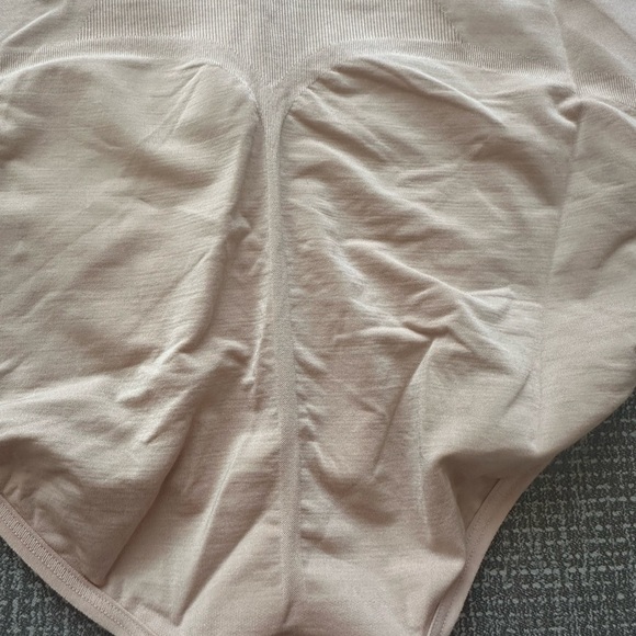 SPANX High-Waisted Brief Soft Nude Shape Wear Size L
Brand new with tags - Picture 7 of 8